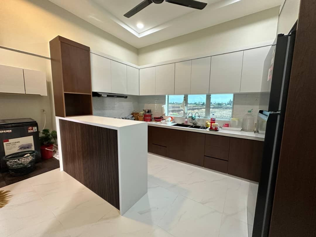 kitchen-cabinet